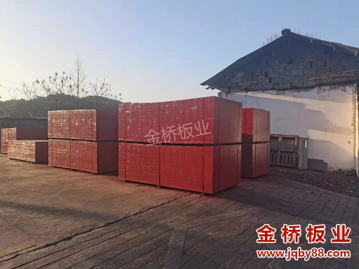 山东荷泽竹胶板特点有哪些？竹胶板厂家选金桥板业！
